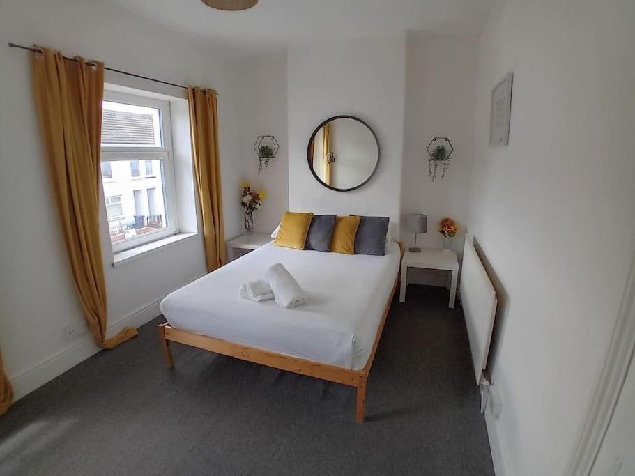 Large Family Home Central Location 3 Double Bedrooms And 1 Single Bedroom Cardiff Exterior foto