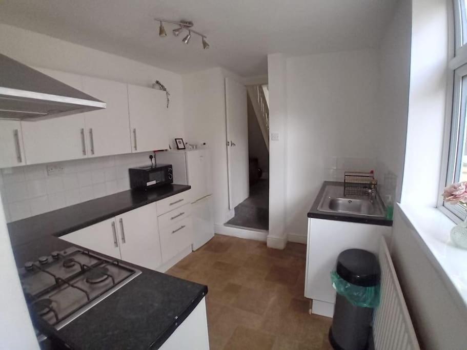 Large Family Home Central Location 3 Double Bedrooms And 1 Single Bedroom Cardiff Exterior foto